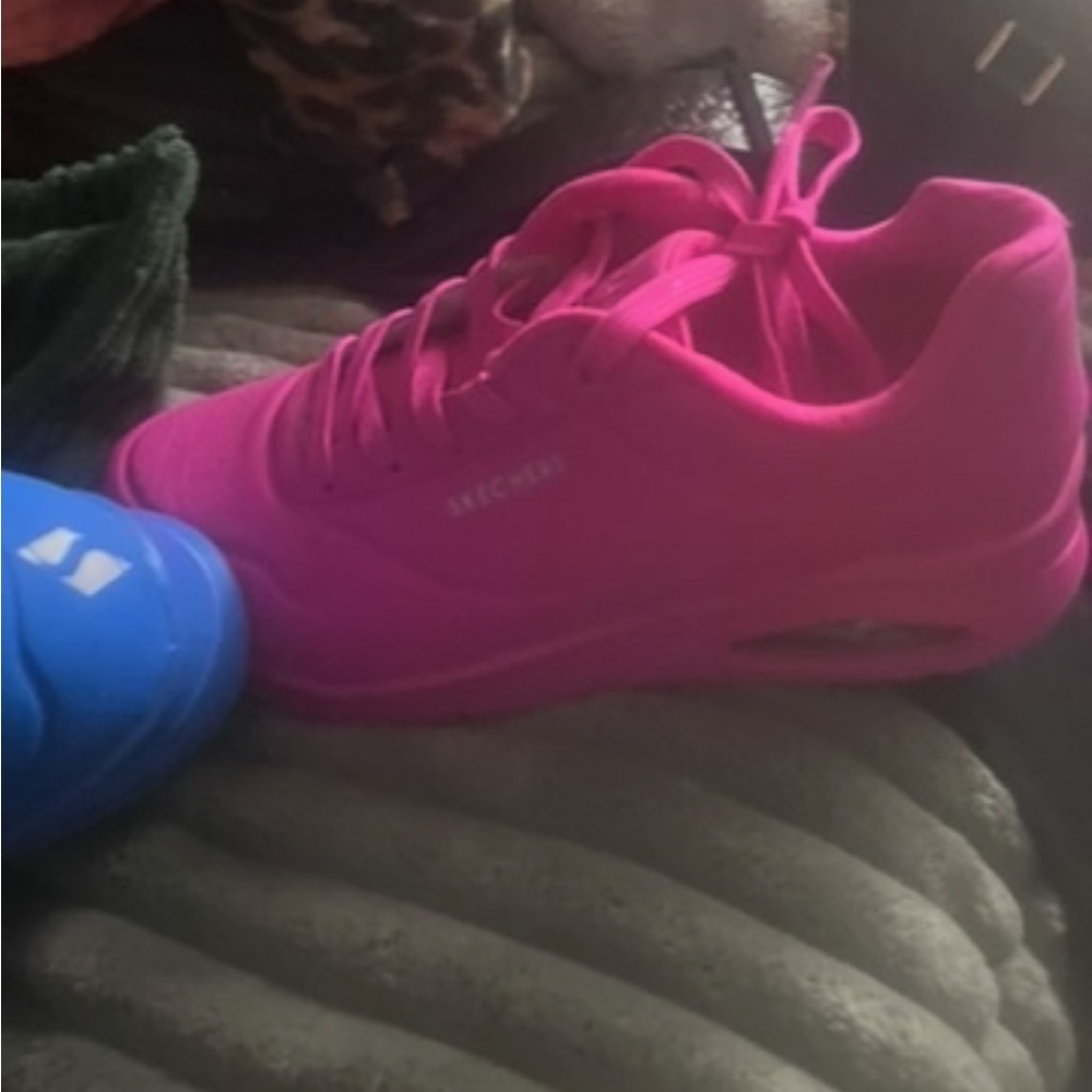 Skechers Fuchsia Athletic Shoes